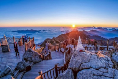 SAPA - THỊ XÃ TRONG SƯƠNG